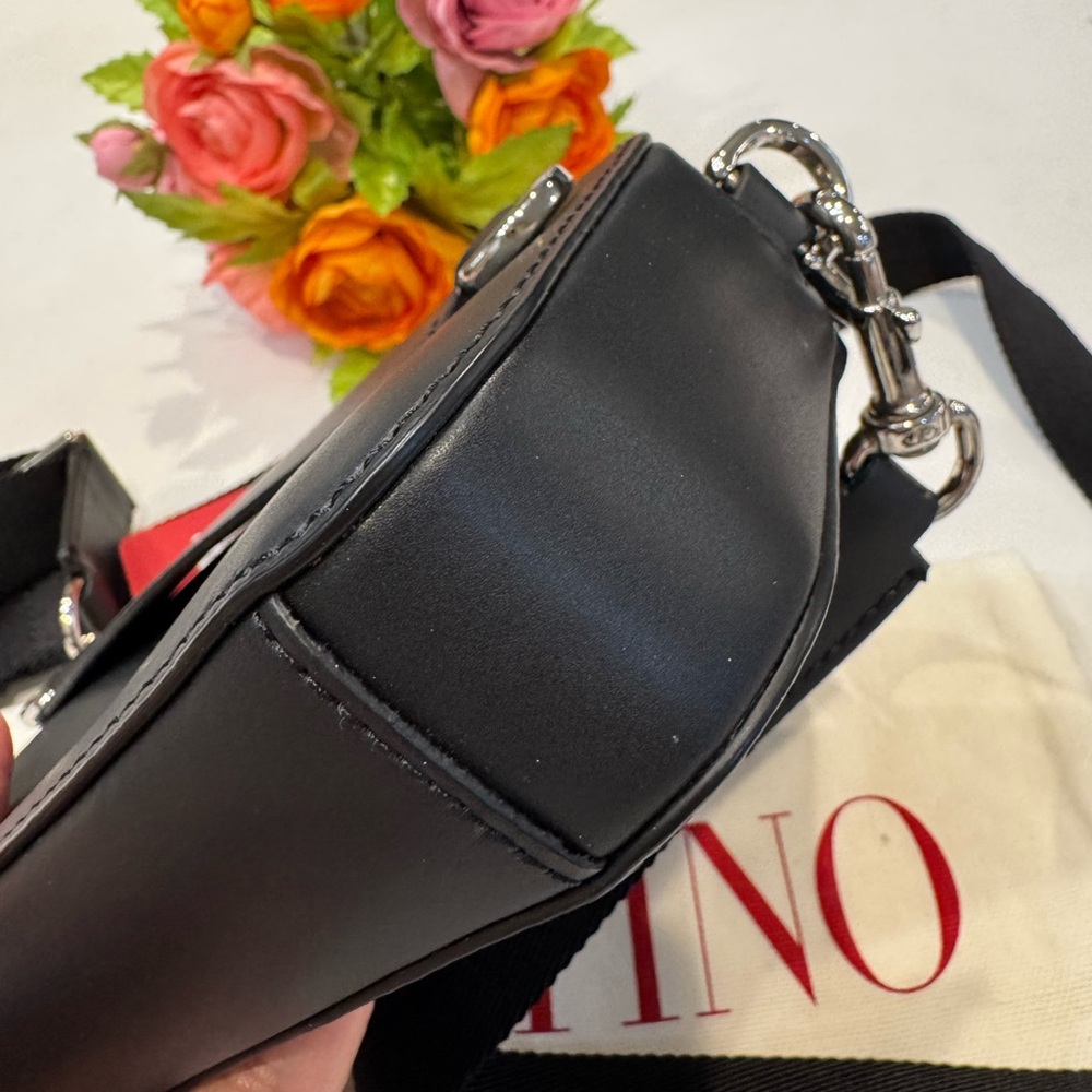 New & Authentic Valentino Garavani crossbody/belt bag - Picture 4 of 13